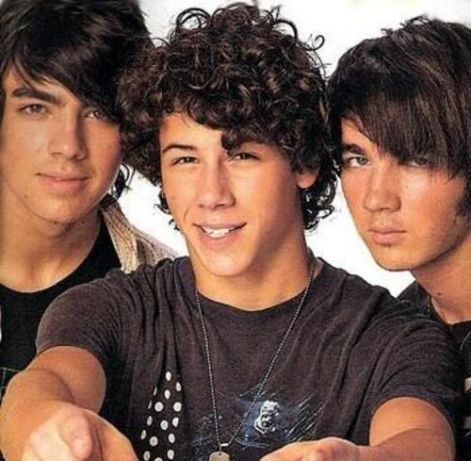 jonas_brothers-.jpg